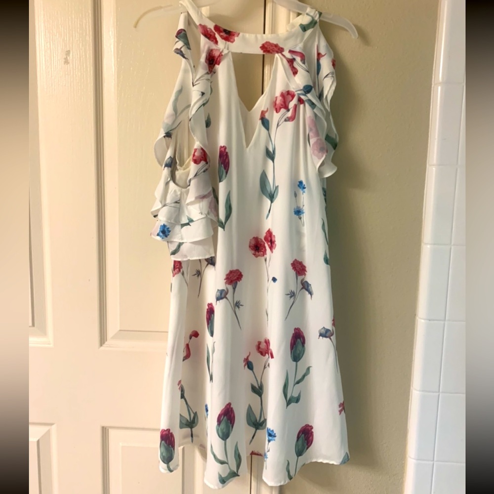 Essue White Women’s Floral Dress